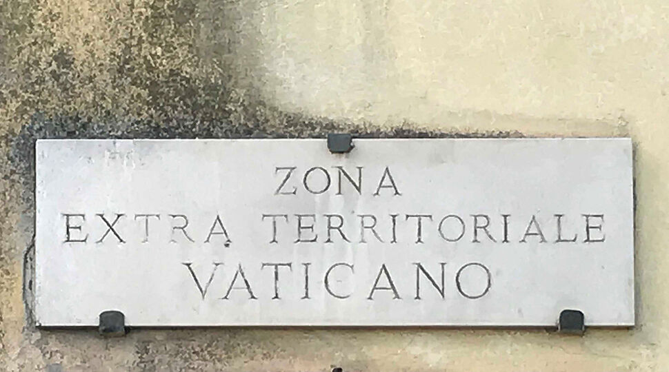 Ein Schild an einer Mauer im Vatikan mit entsprechender Inschrift Vatikan_Staat_IMG_7064.jpg