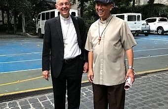 Erzbischof Schick und Bischof Broderick S. Pabillo