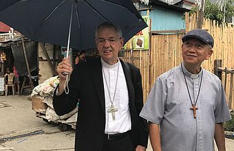 Erzbischof Schick mit Weihbischof Pabillo 