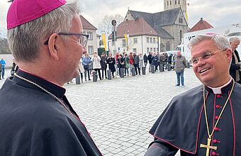 Erzbischof Dr. Udo Bentz begrüßt Bischof Dr. Peter Kohlgraf