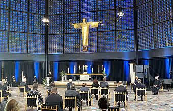 Ökumenischer Gottesdienst für die Verstorbenen der Corona-Pandemie am 18. April 2021 in der Kaiser-Wilhelm-Gedächtniskirche in Berlin.