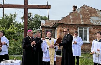 Segnung des Grundsteins einer Kirche im westukrainischen Radekhiv am 4. Juni 2022